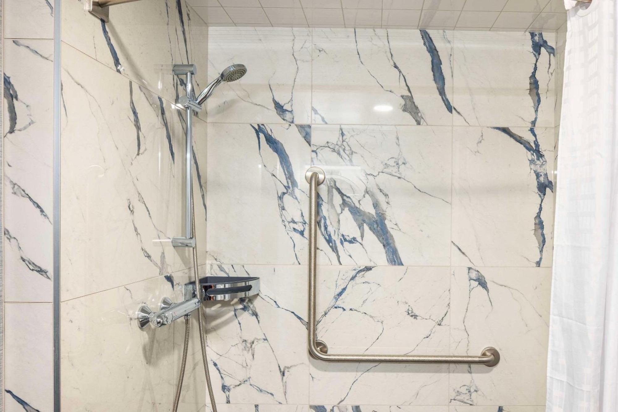 Quality Inn & Suites Леви Экстерьер фото